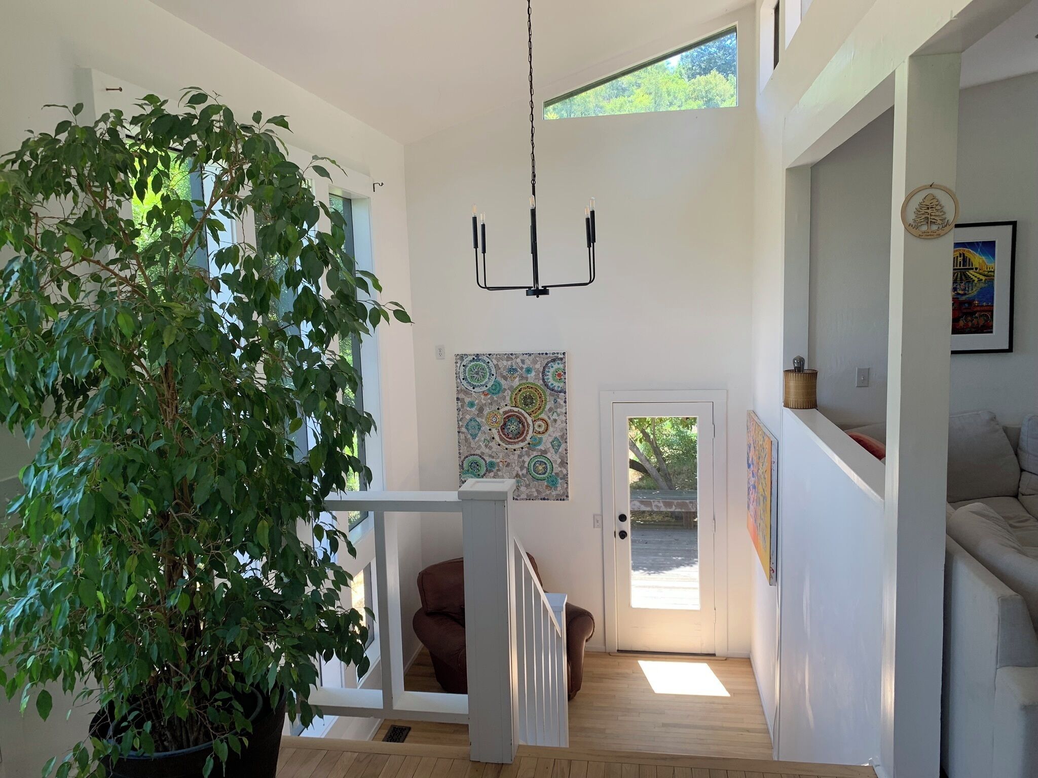 Spacious home with epic views in mountain bike and live music paradise
