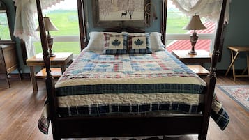 5 bedrooms, desk, WiFi, bed sheets