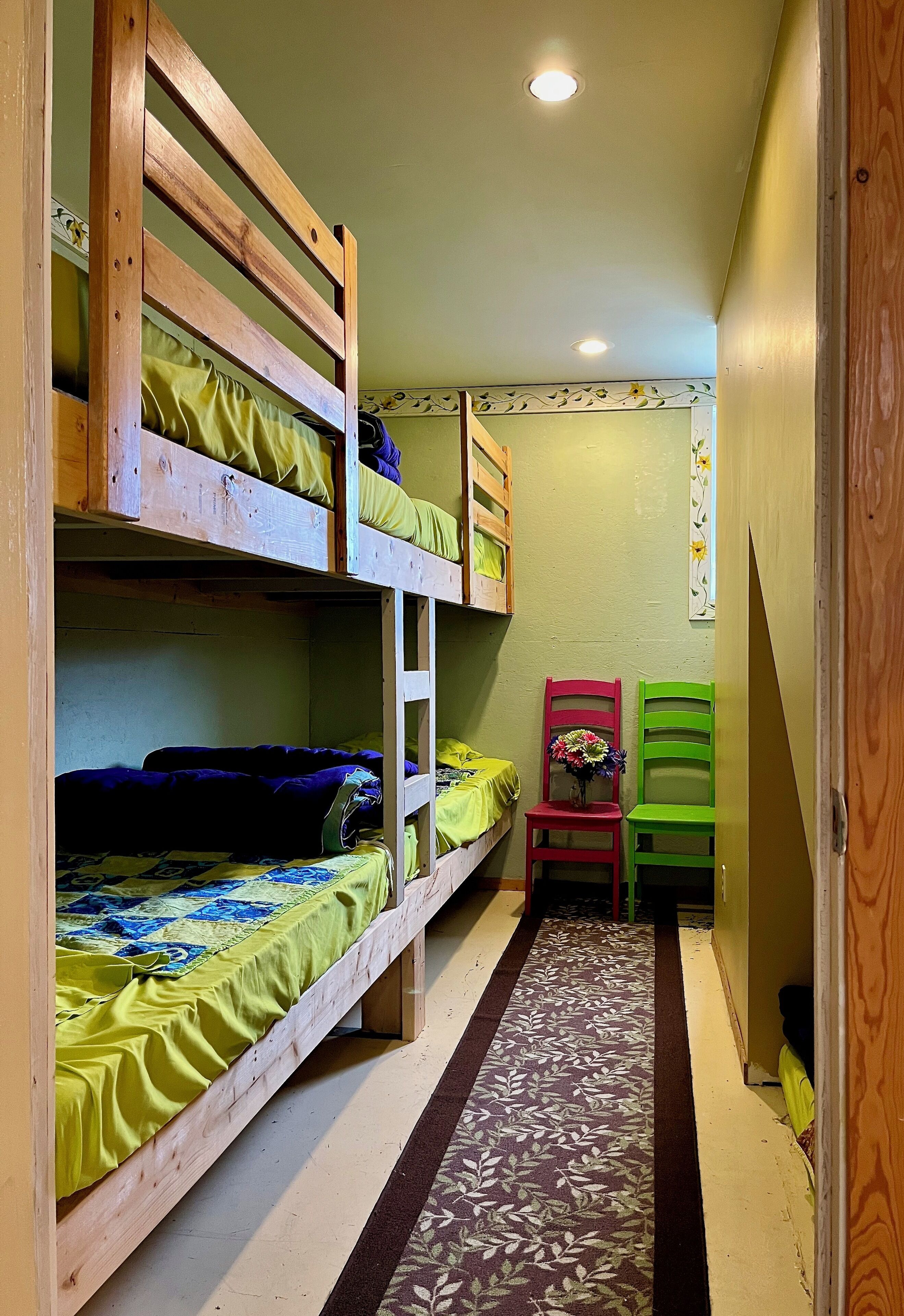 5 室のベッドルーム、デスク、WiFi、ベッドシーツ