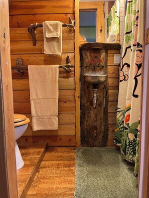 Dusche, Handtücher, Seife, Shampoo