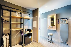 Superior Double Room | Iron/ironing board - Premier Inn München City Ost (Munich)