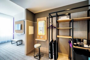 Double Room, Roll-in Shower | Soundproofing, iron/ironing board, free WiFi, bed sheets - Premier Inn München City Ost (Munich)