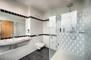 Superior Double Room | Bathroom