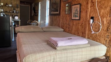 1 bedroom, bed sheets