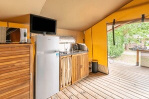 Kühlschrank, Mikrowelle, Herdplatte