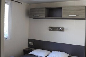 2 bedrooms, WiFi - Camping 3  étoiles - Parc aquatique - efchhc (Bormes-les-Mimosas)