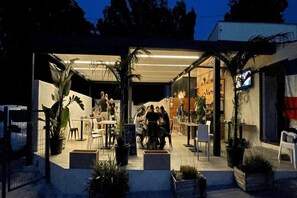 Outdoor dining - Camping 3 étoiles - Parc aquatique - efchhc (Bormes-les-Mimosas)