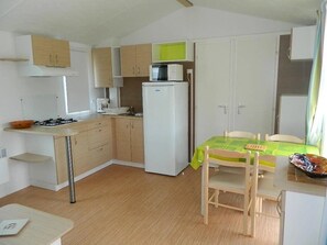 Fridge, microwave, stovetop