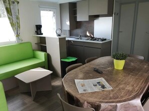 Kühlschrank, Mikrowelle, Herdplatte