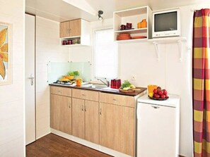 Kühlschrank, Mikrowelle, Herdplatte