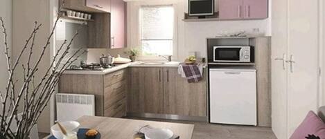 Kühlschrank, Mikrowelle, Herdplatte