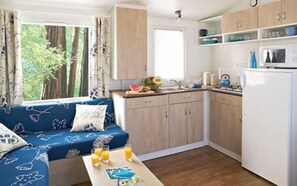 Kühlschrank, Mikrowelle, Herdplatte