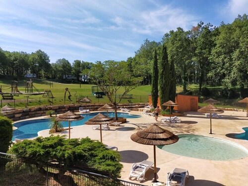 ZEcamping 3 étoiles pataugeoire chiens acceptés chalet BBQ 5 pers