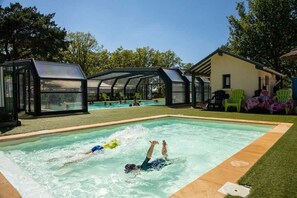 Indoor pool, a heated pool - Camping 4 étoiles - Parc aquatique - efdbdh (Loupiac)