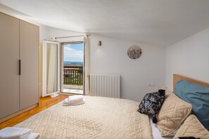 8 bedrooms, iron/ironing board, free WiFi, bed sheets