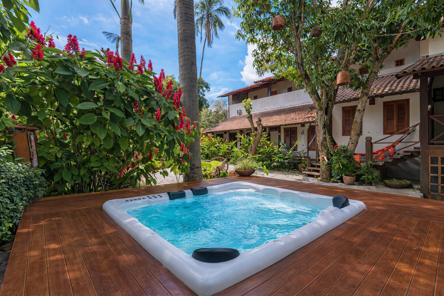 Bain à remous extérieur