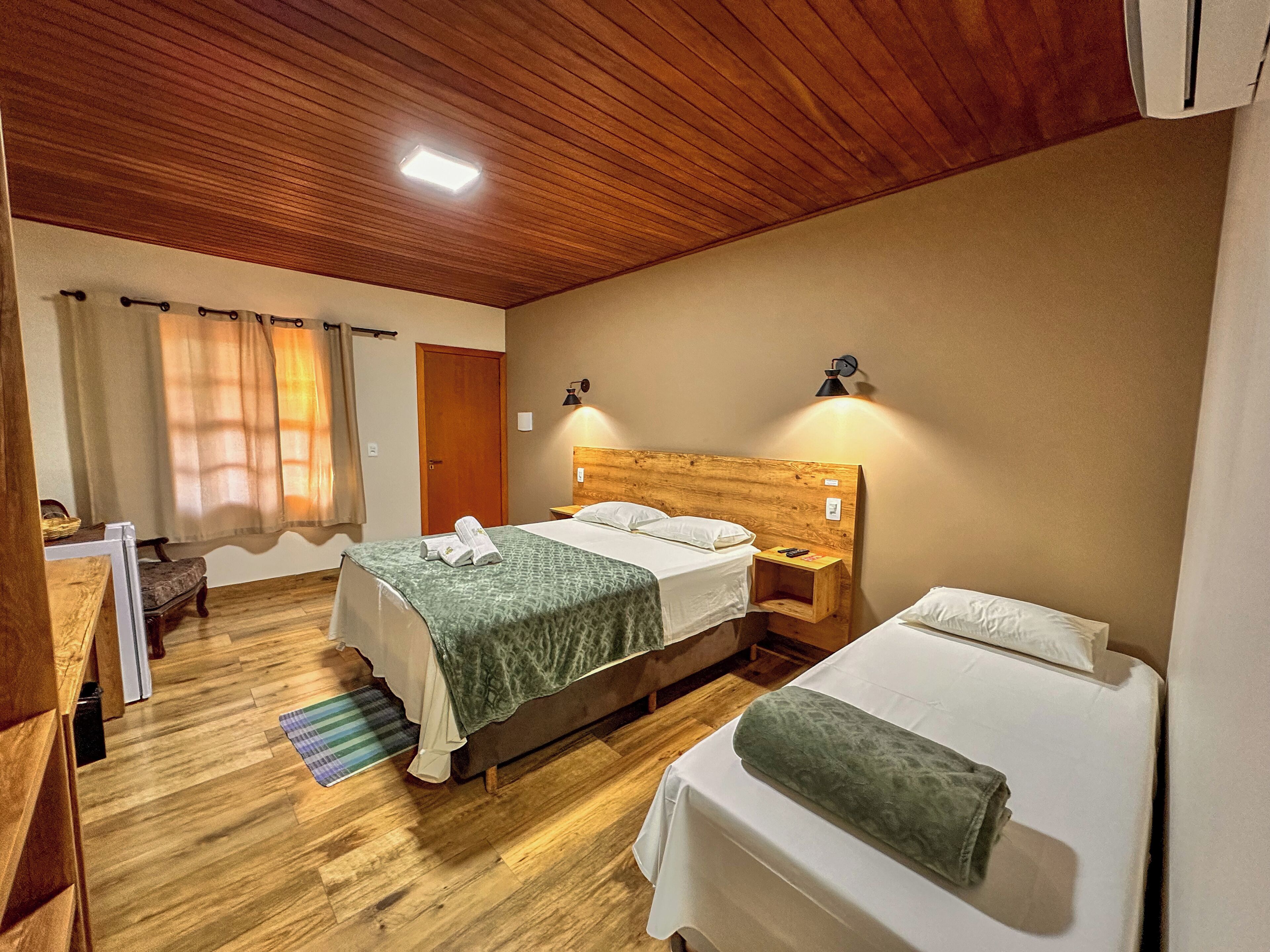 Premium Suite, Balcony, Garden View | Laptop workspace