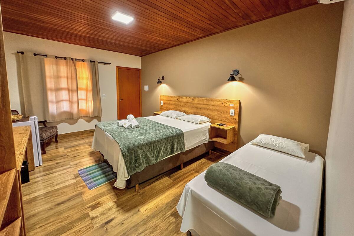 Premium Suite, Balcony, Garden View | Ruang kerja komputer riba 
