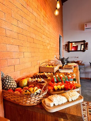 Free daily buffet breakfast