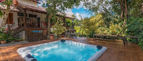 Bain à remous extérieur