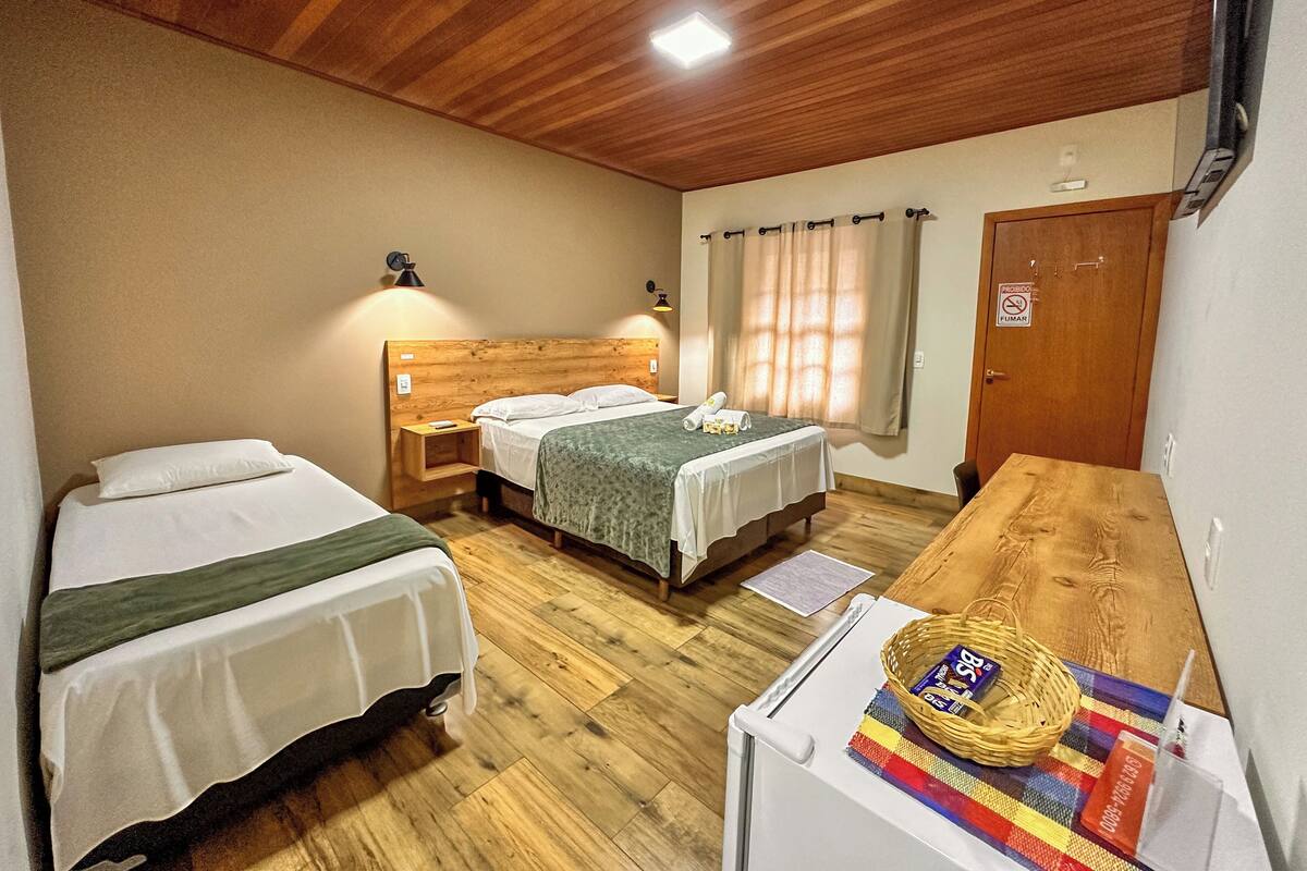 Premium Suite, Balcony, Garden View | Ruang kerja komputer riba 