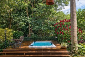 Outdoor spa tub - Pousada Casa Zanotto (Pirenópolis)