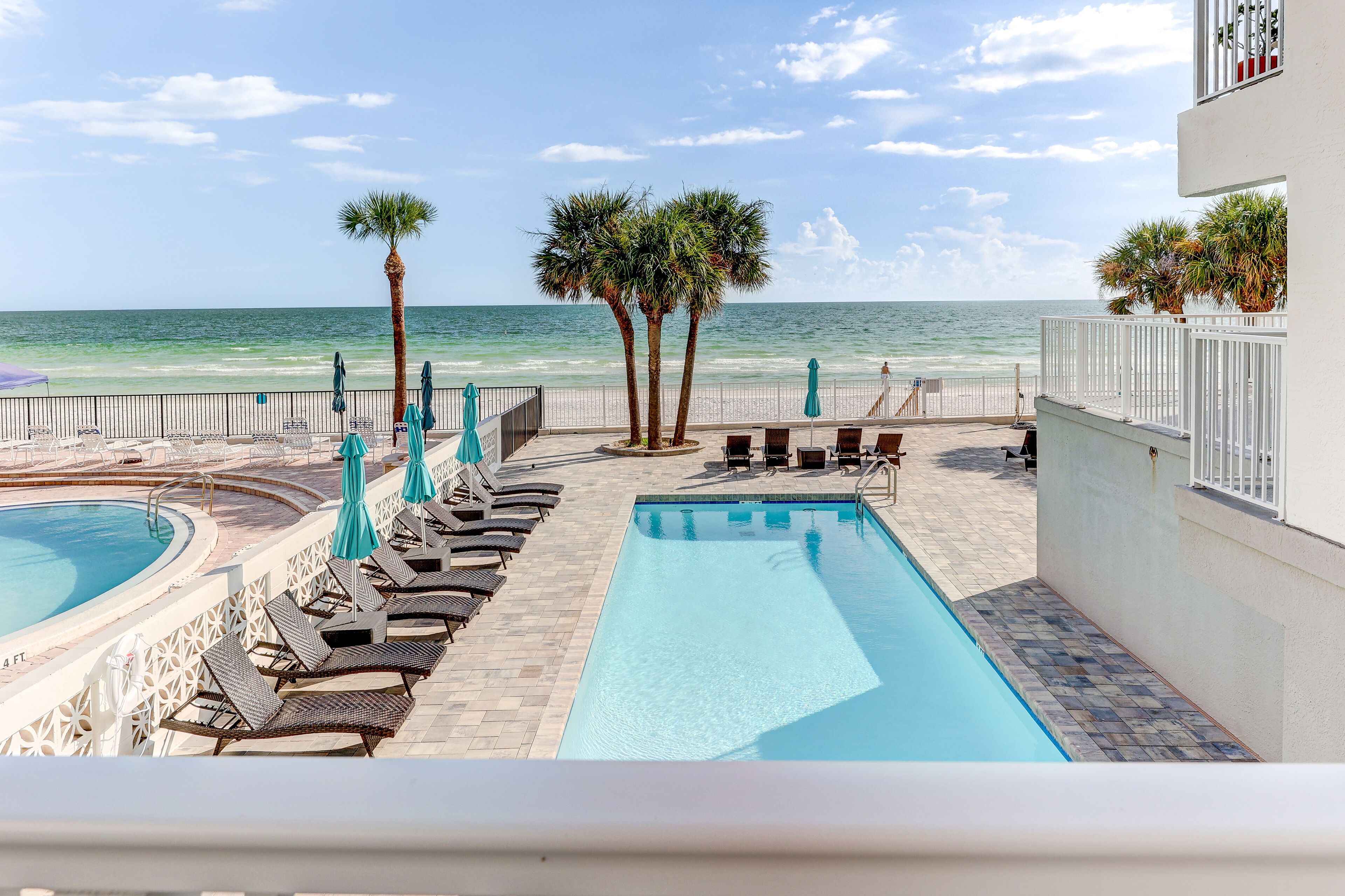 室外游泳池，恒温泳池