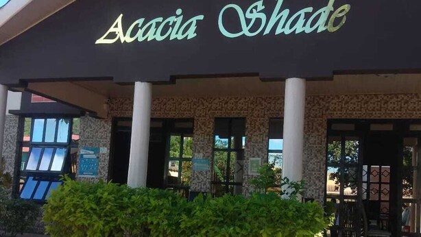 A building with a sign reading "Acacia Shade." - Acacia Shade Hotel and Gardens (Mutomo)