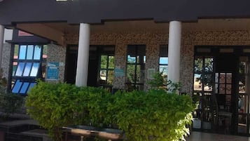 المنشأة من الخارج