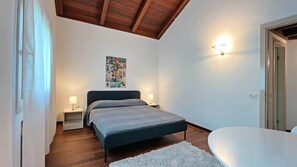 3 chambres, fer et planche à repasser, accès au Wi-Fi (inclus)