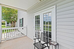 Terrace/patio - Updated 2BR Condo | mins to Beach & Sportsplex (Gulf Shores)