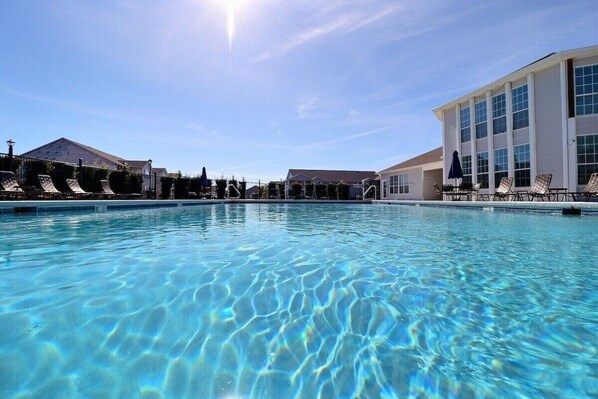 Pool - Updated 2BR Condo | mins to Beach & Sportsplex (Gulf Shores)