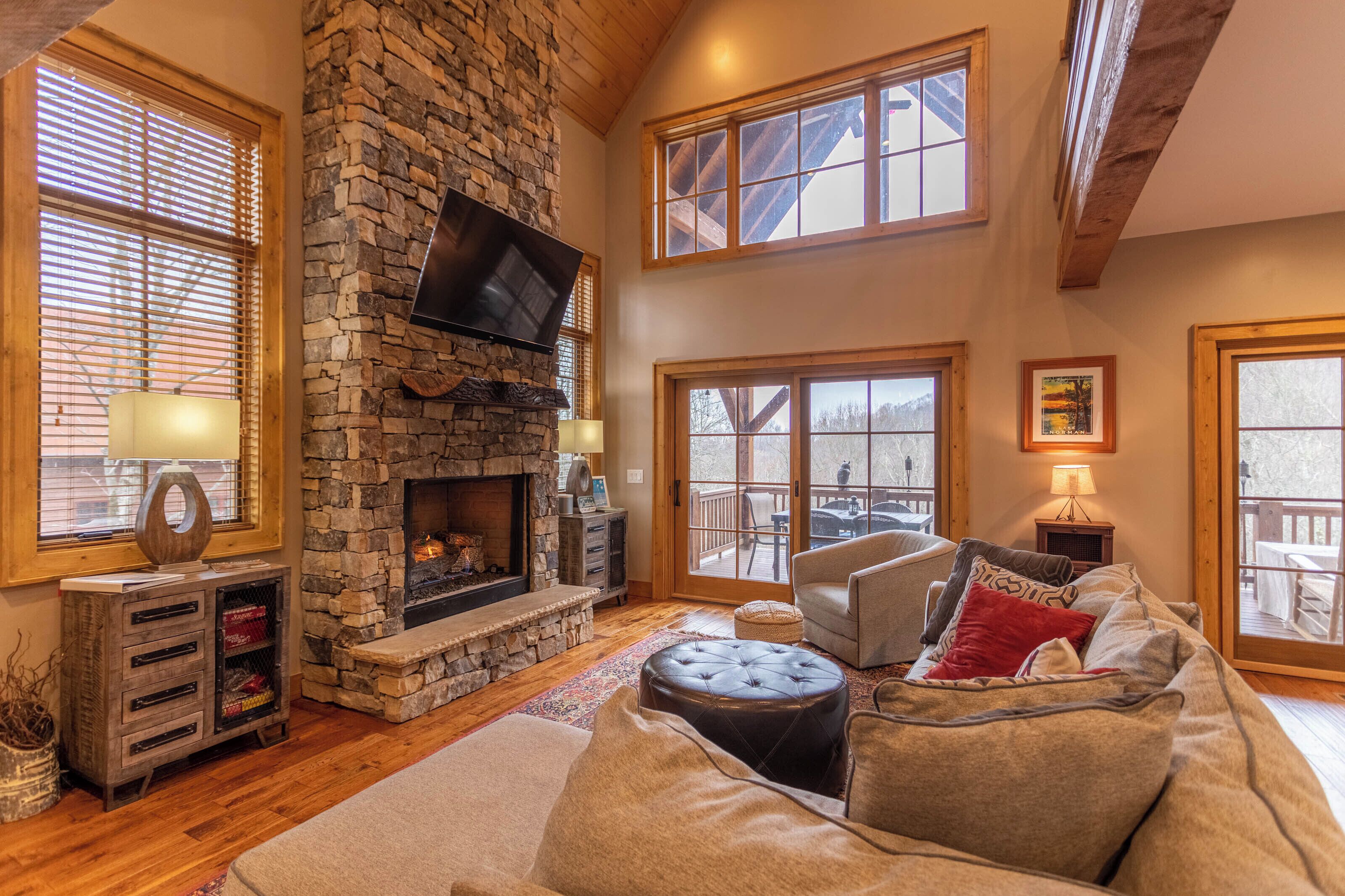 House, Multiple Beds, Patio, Mountain View (Bag End at Eagles Nest) | Living area | Fireplace