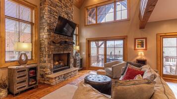 House, Multiple Beds, Patio, Mountain View (Bag End at Eagles Nest) | Living area | Fireplace