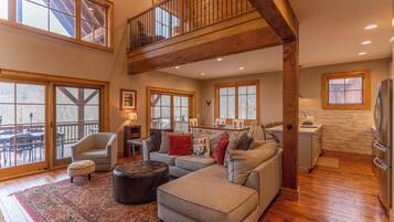 House, Multiple Beds, Patio, Mountain View (Bag End at Eagles Nest) | Living area | Fireplace