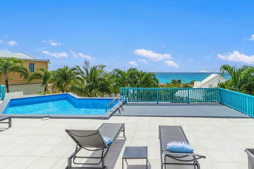 Newly Renovated apartment with swimming pool and ocean view #3