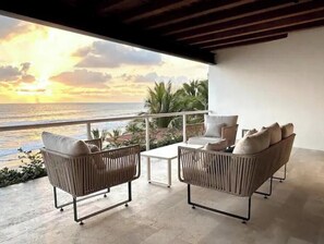 Property grounds - Casa Encanto - Modern Beachfront, Saladita (Los Llanos de Temalhuacán)