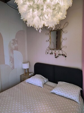 2 室のベッドルーム、アイロン / アイロン台、旅行用ベビーベッド、WiFi (無料)