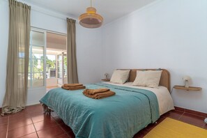 3 soveværelser, skrivebord, strygejern/strygebræt, weekendseng