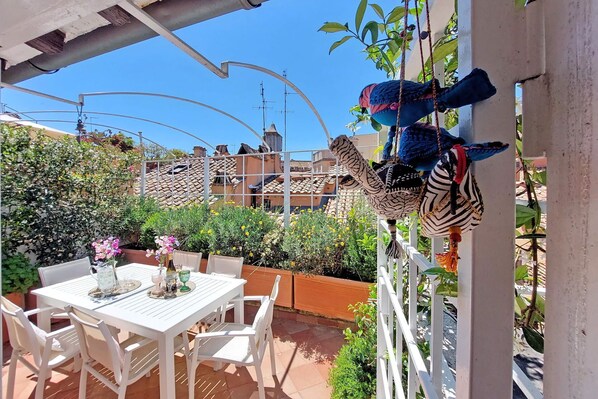 Outdoor dining - Di Panico, Navona Duplex With Terrace By Halldis (Rome)