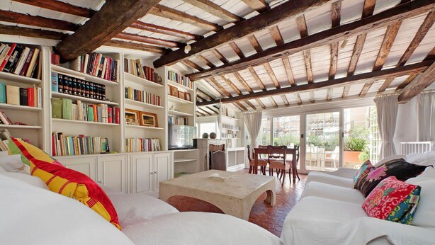 TV, fireplace - Di Panico, Navona Duplex With Terrace By Halldis (Rome)
