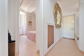 2 bedrooms, iron/ironing board, travel cot, free WiFi