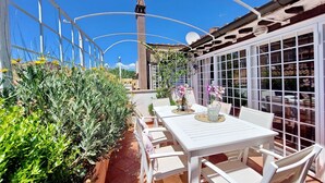 Outdoor dining - Di Panico, Navona Duplex With Terrace By Halldis (Rome)