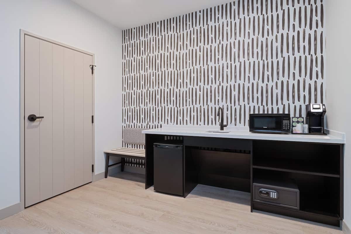 Studiosuite, 2 Queen-Betten, barrierearme Badewanne (Communications Accessible) | Zimmerausstattung