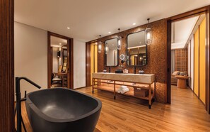 เครื่องนอนระดับพรีเมียม, เตียงพร้อมฟูกเสริมที่นอน, มินิบาร์