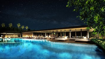 2 piscinas externas, barracas de cortesia, espreguiçadeiras