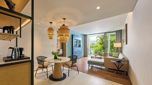 Suite, 1 Bedroom, Pool Access