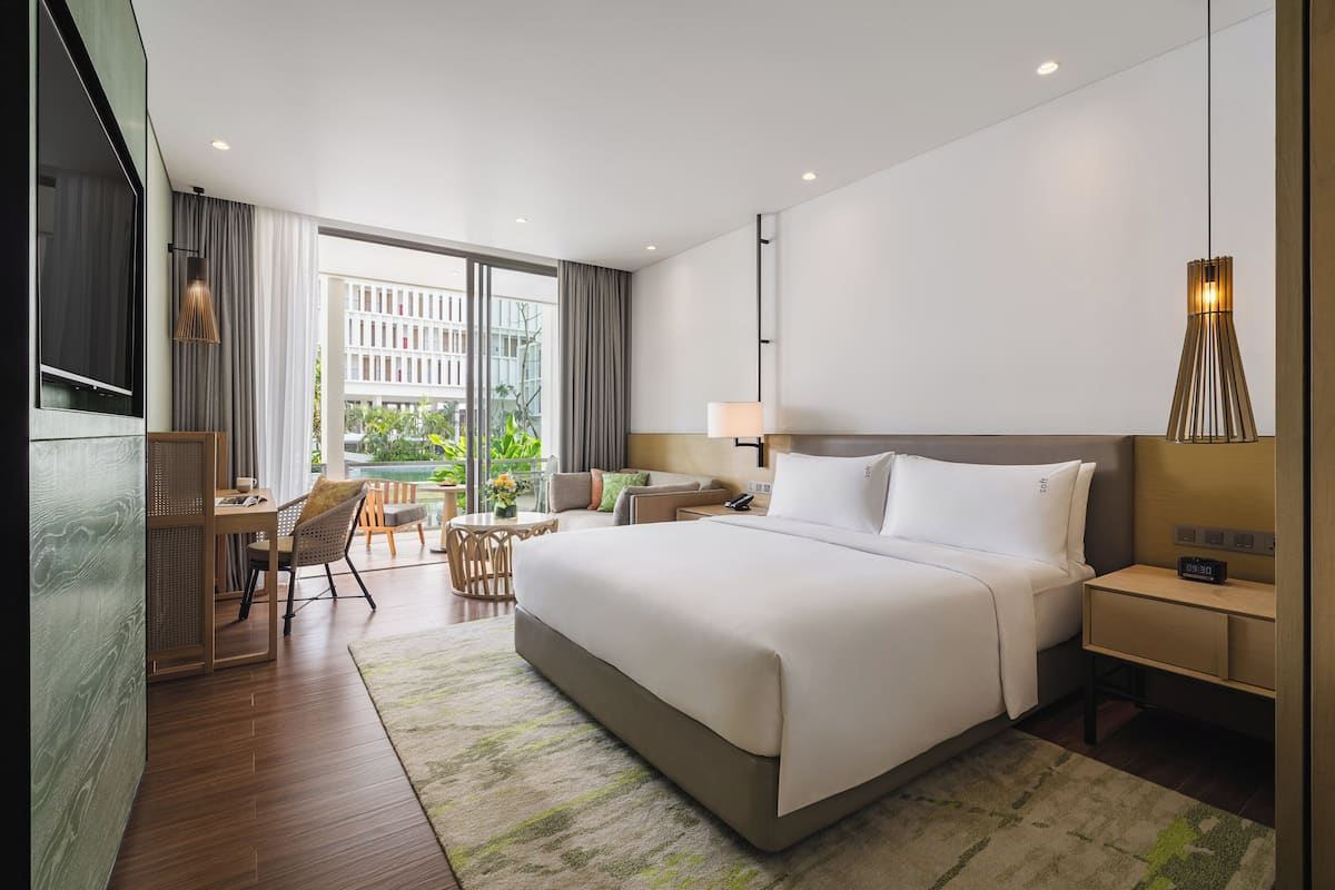 Premium bedding, pillowtop beds, minibar, desk