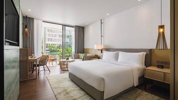 Premium bedding, pillowtop beds, minibar, desk