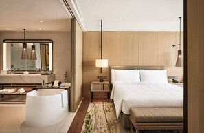 Premium bedding, pillow-top beds, minibar, desk - Holiday Inn Resort Bintan Lagoi Beach by IHG (Bintan)